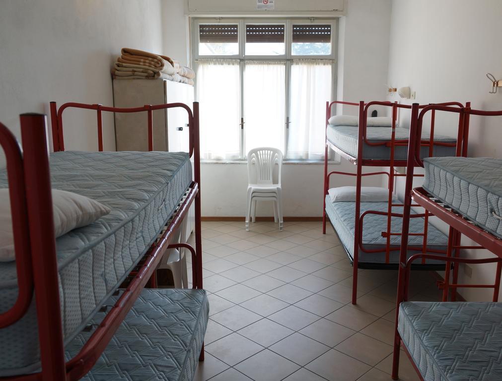 Ostello Della Gioventu Benacus Riva del Garda Quarto foto